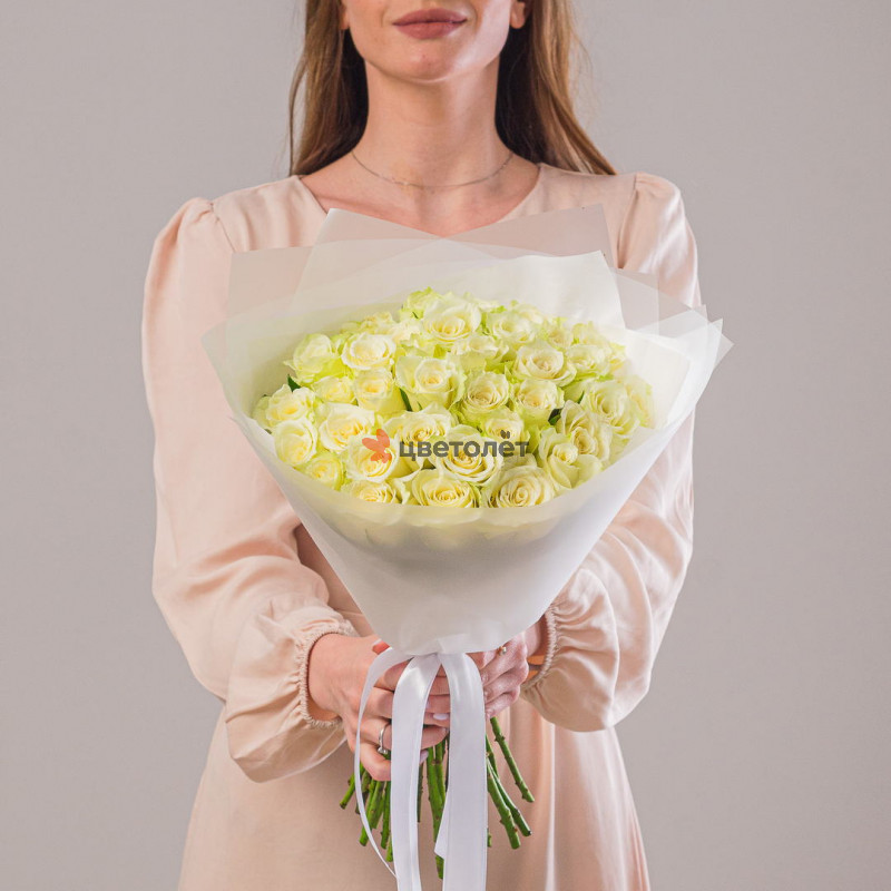 Букет из 35 белой розы 40 см